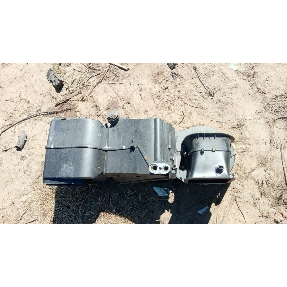 8D1820005j корпус печки Vw Passat B5