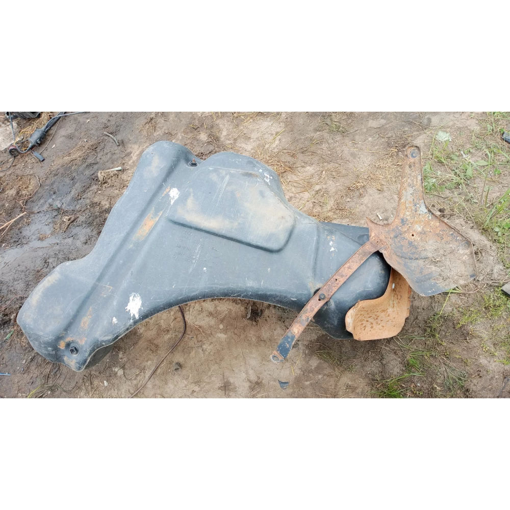 8A0201085 бак Audi 80B4