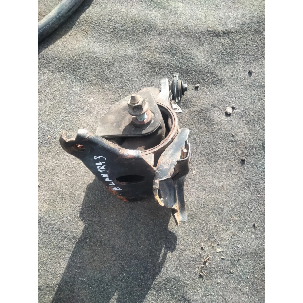 Подушка двигателя левая Hyundai Elantra 3