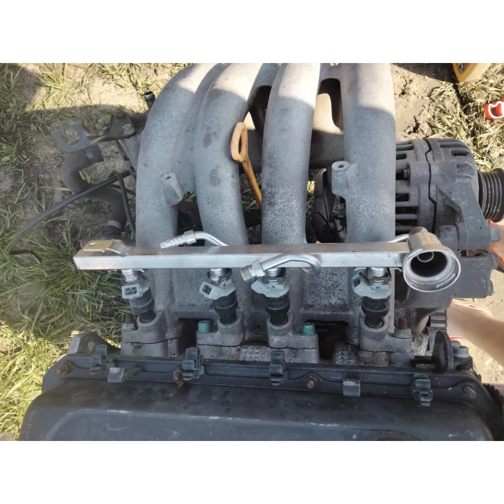 Audi a4 b5 1.6 топливная магистраль 050133681A