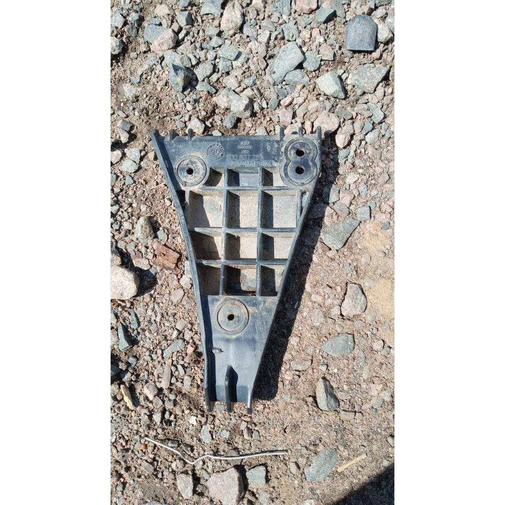 8D0807283 передний левий кронштейн крепления бампера Audi A4 B5