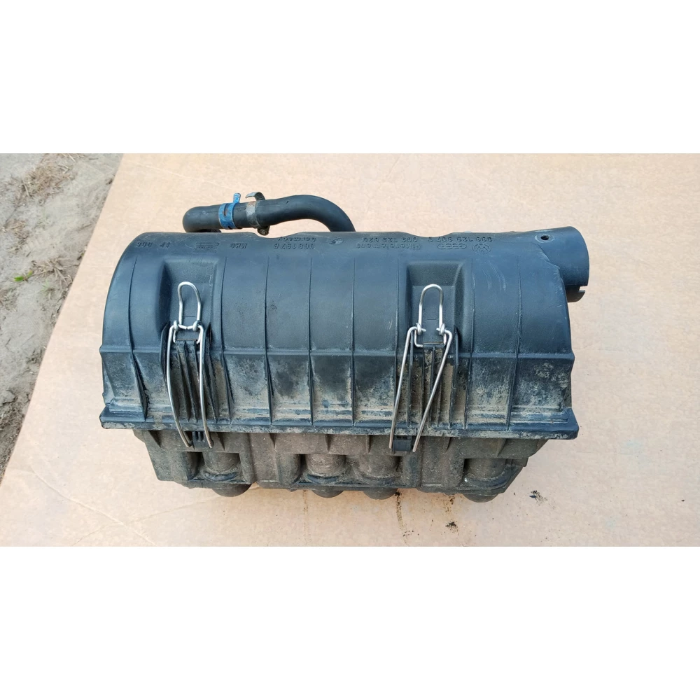 068129713F впускной колектор Vw Jetta 2 1.6D