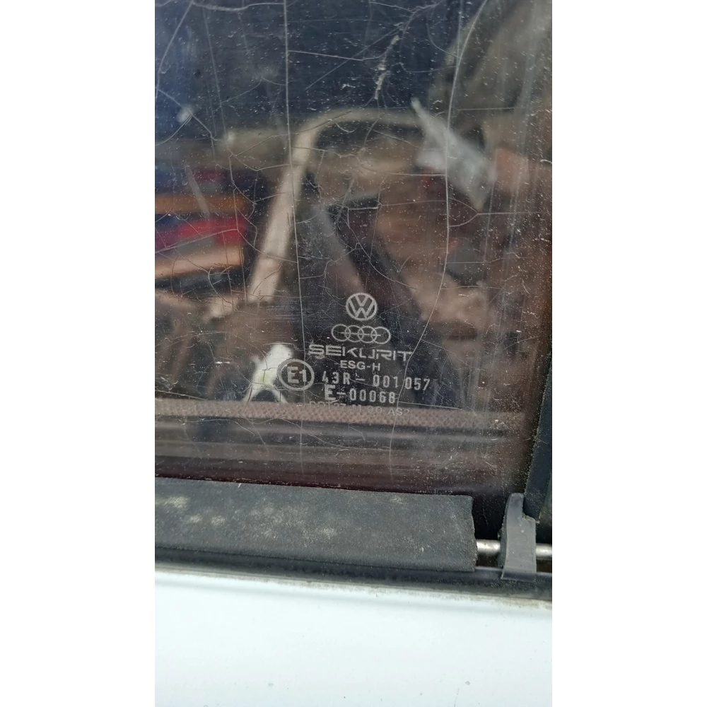 43R001057 заднее левое скло Vw Jetta 2