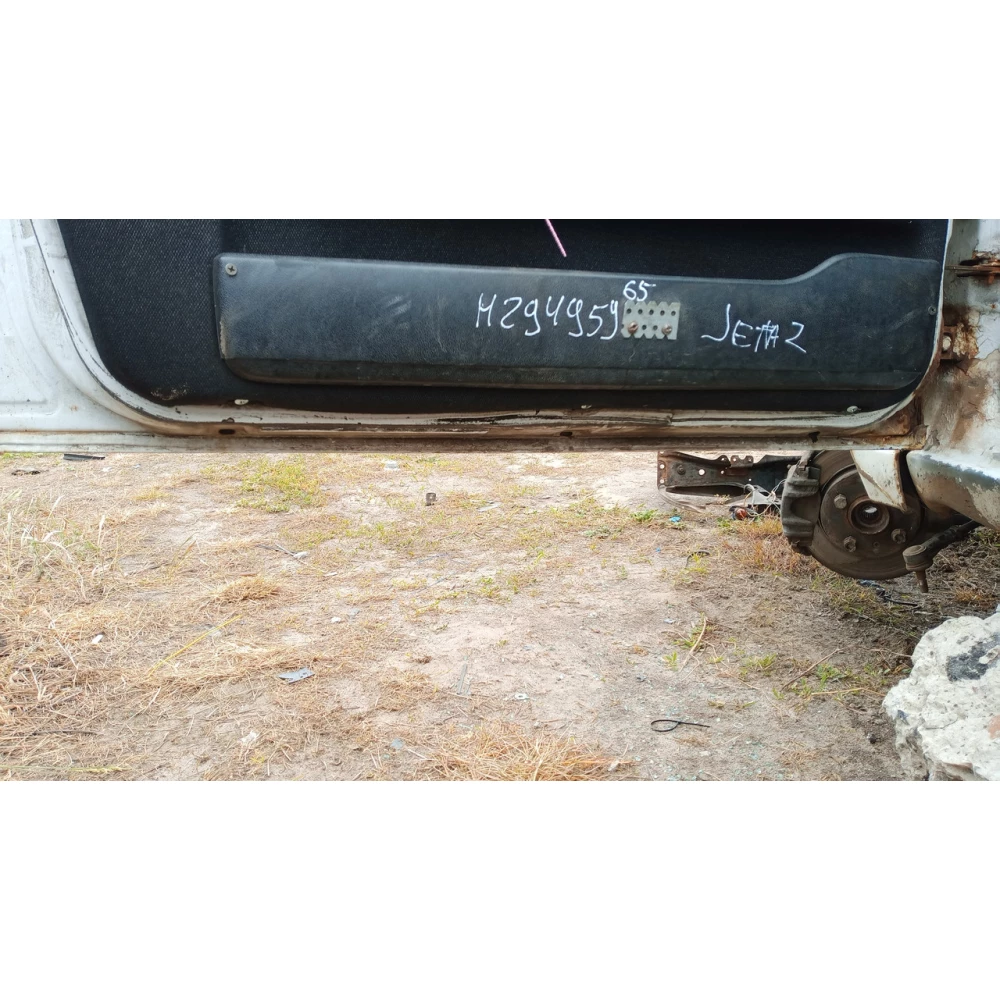 Передняя левая дверь Vw Jetta 2