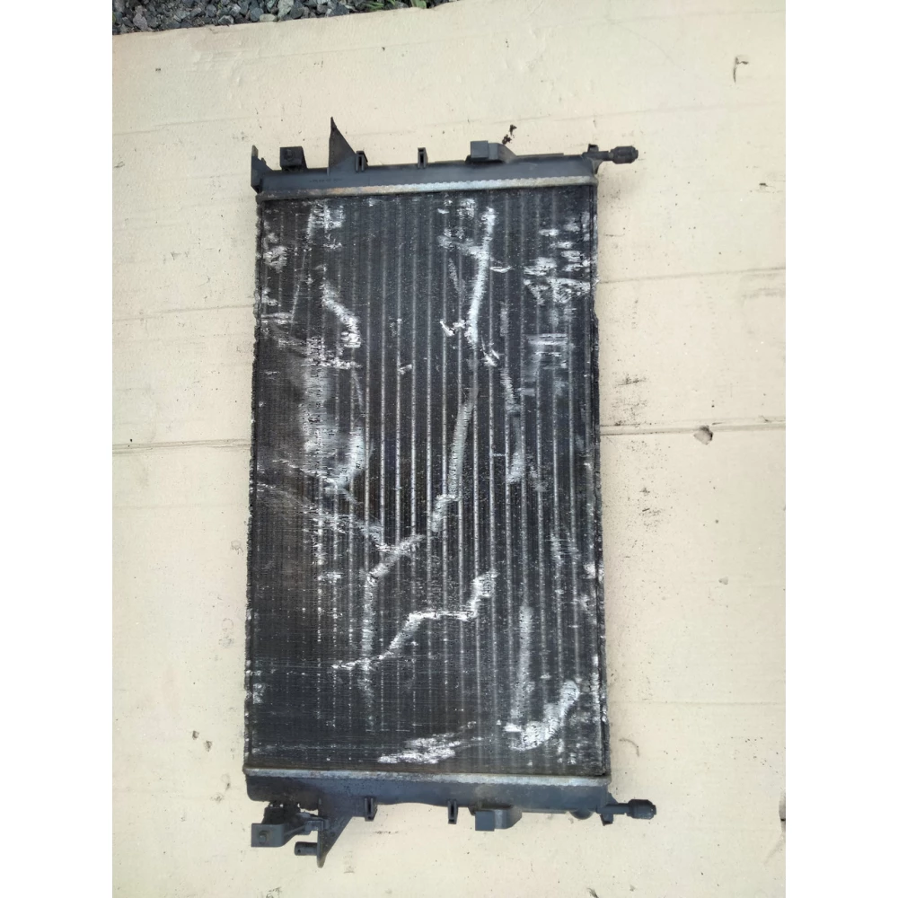 7711134656 радиатор охлаждения Renault Laguna 2