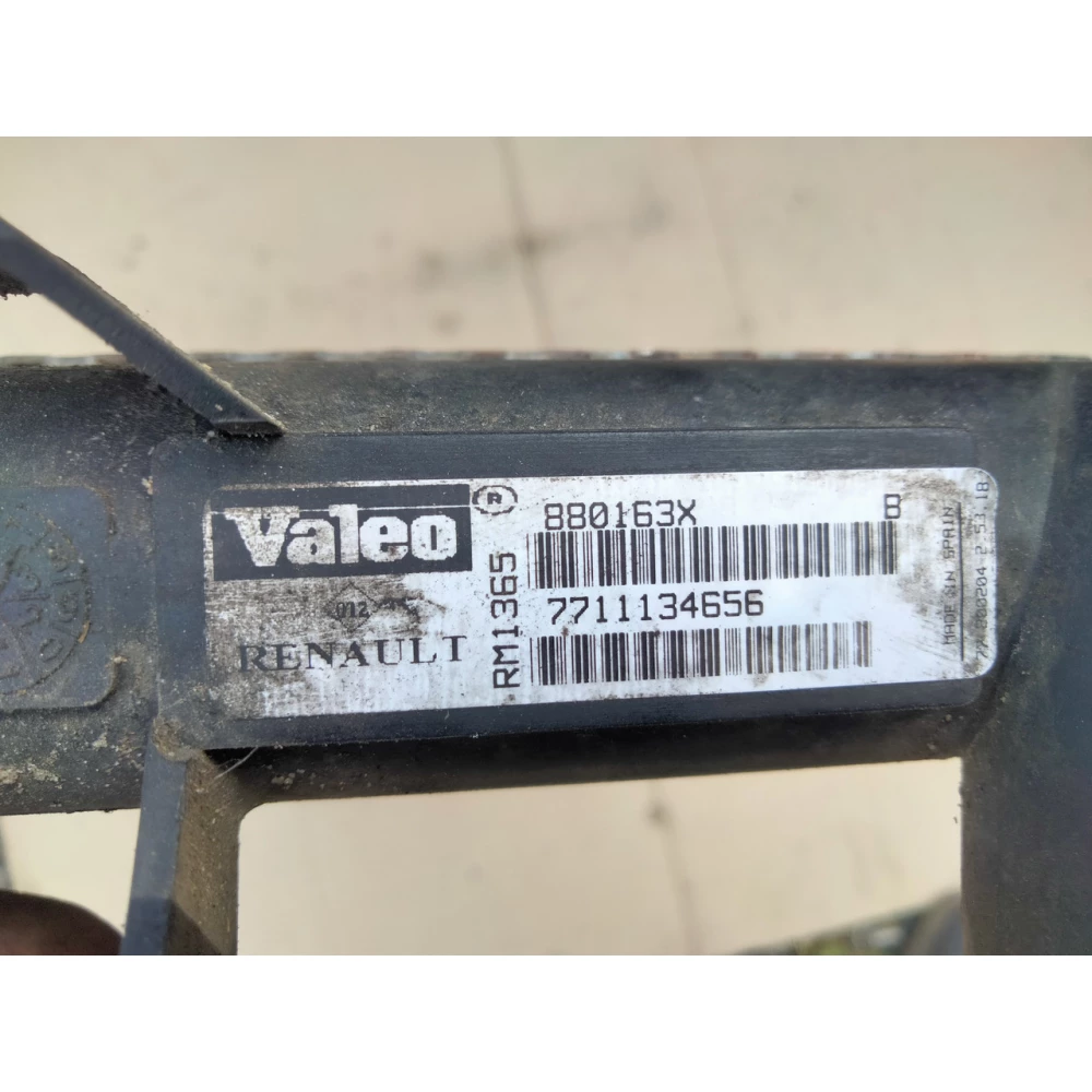 7711134656 радиатор охлаждения Renault Laguna 2