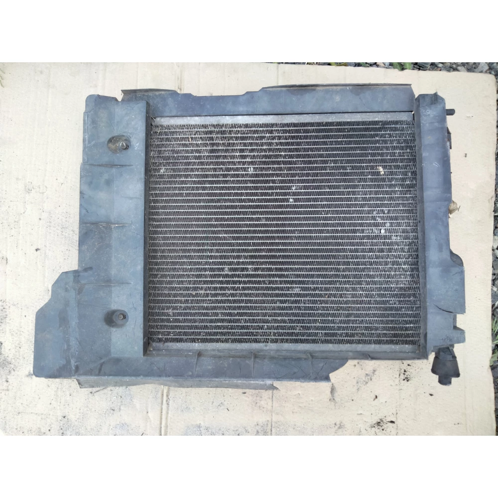 Радиатор охлаждения двигателя Renault Clio