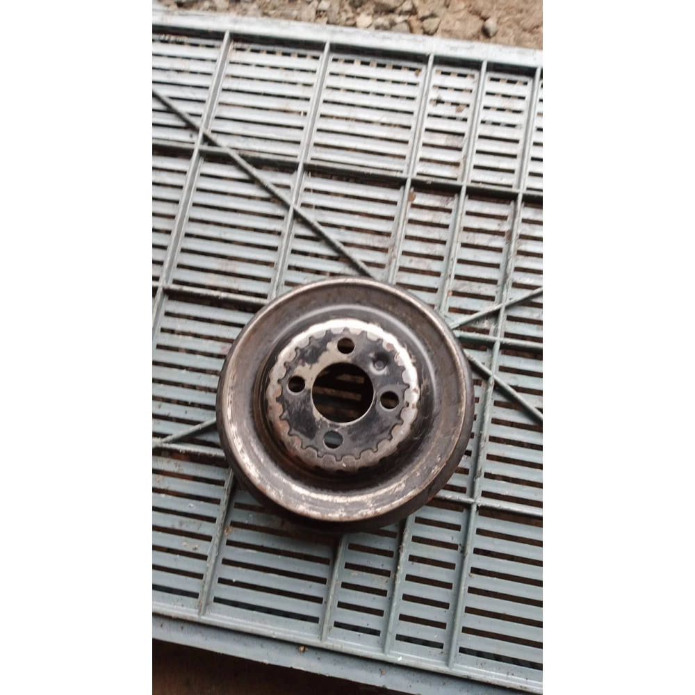 068105255E шкив коленвала Audi 80Б4 1.6D