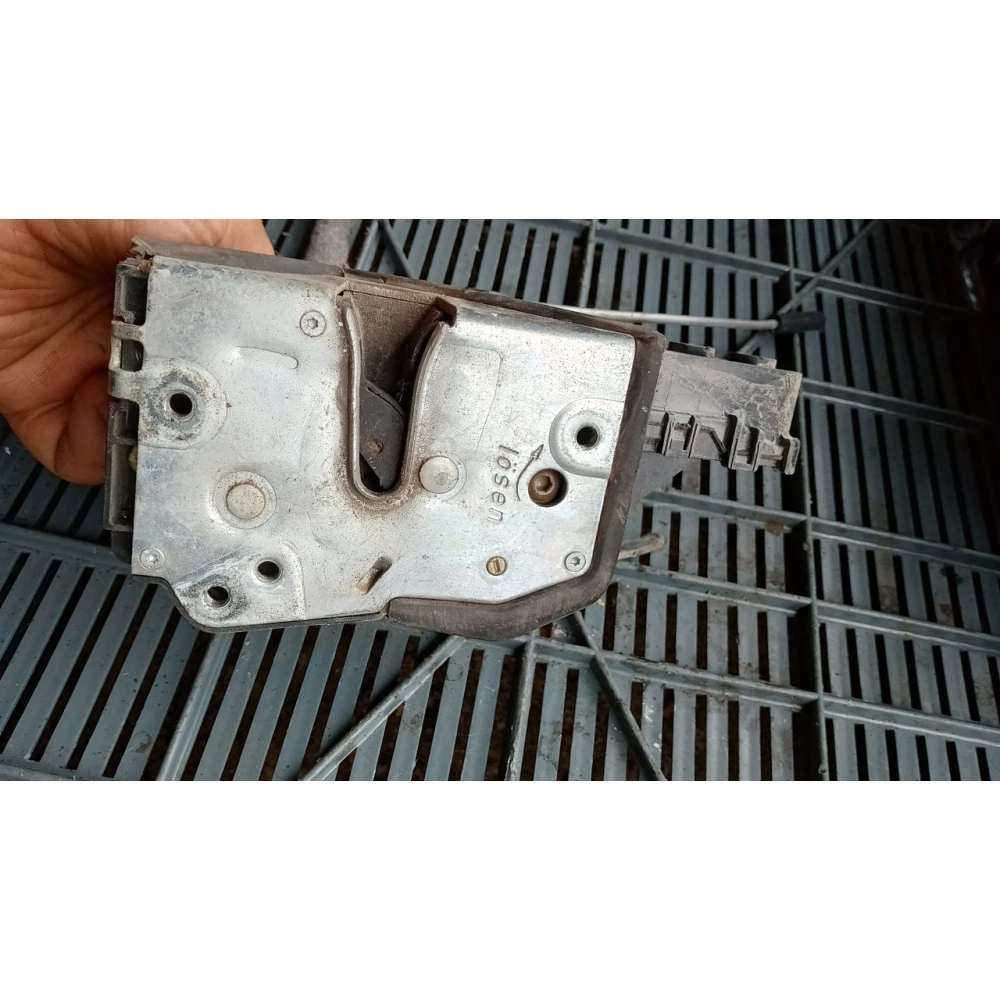 8206408 замок передней правой двери Bmw E46