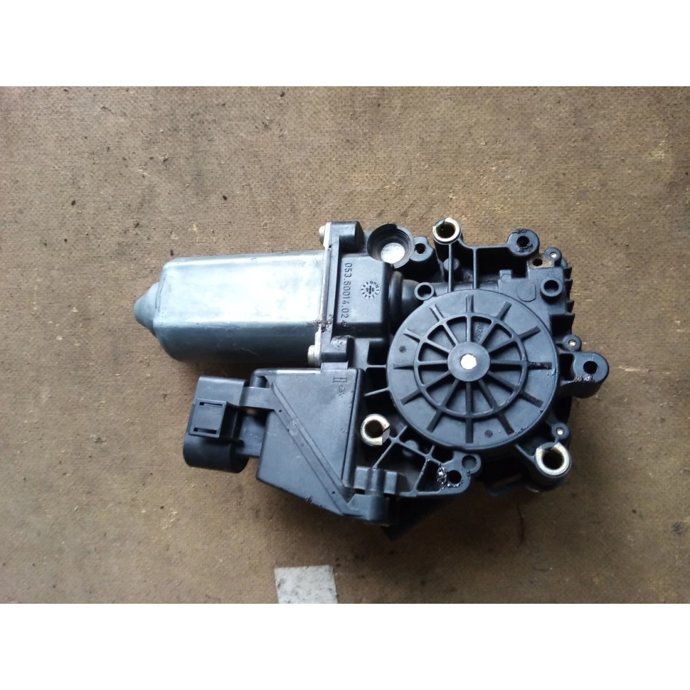 8D0959801D Моторчик стекоподйомника Audi A4B5