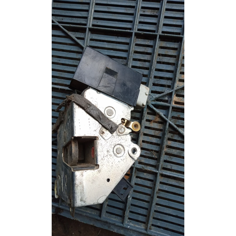 8352165 задний левий замок двери Bmw E39