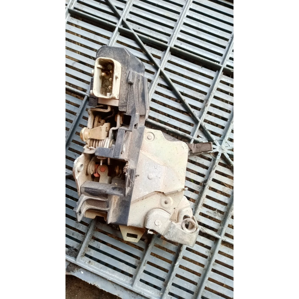 8352165 задний левий замок двери Bmw E39