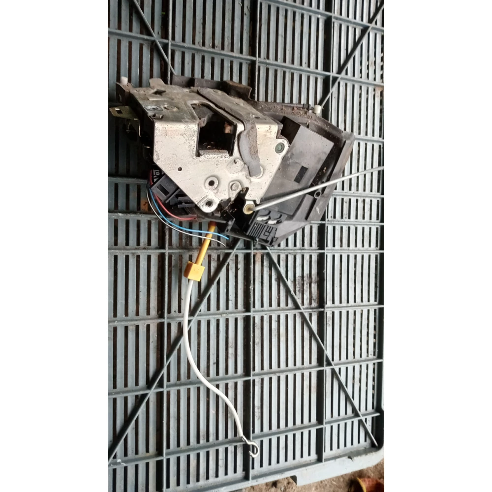 8235113 замок передней левой двери Bmw E39