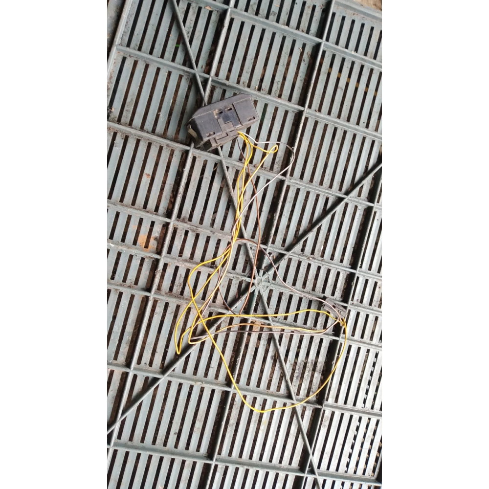 8352182 кнопка открития люка Bmw E39