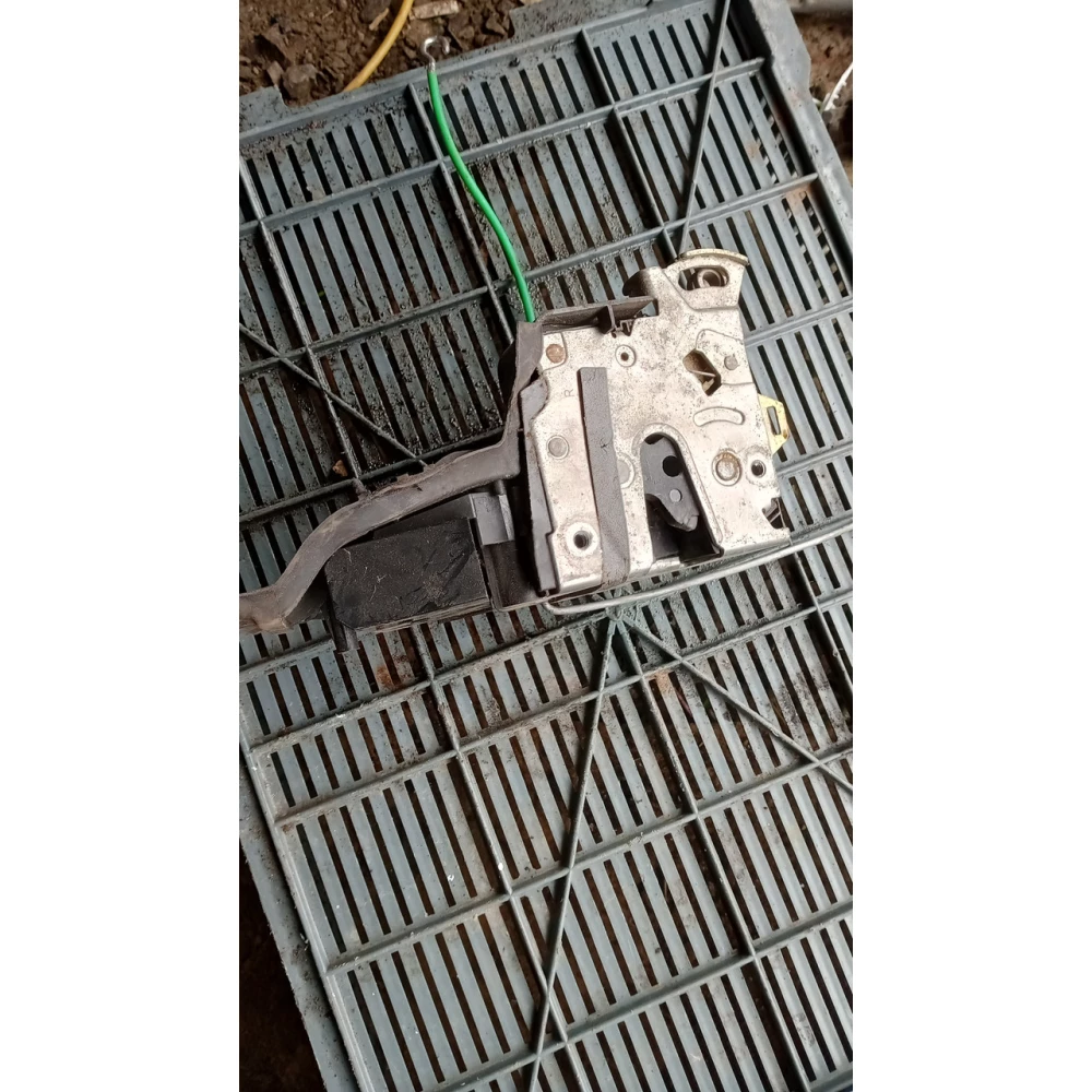 8352165 замок передней правой двери Bmw E39