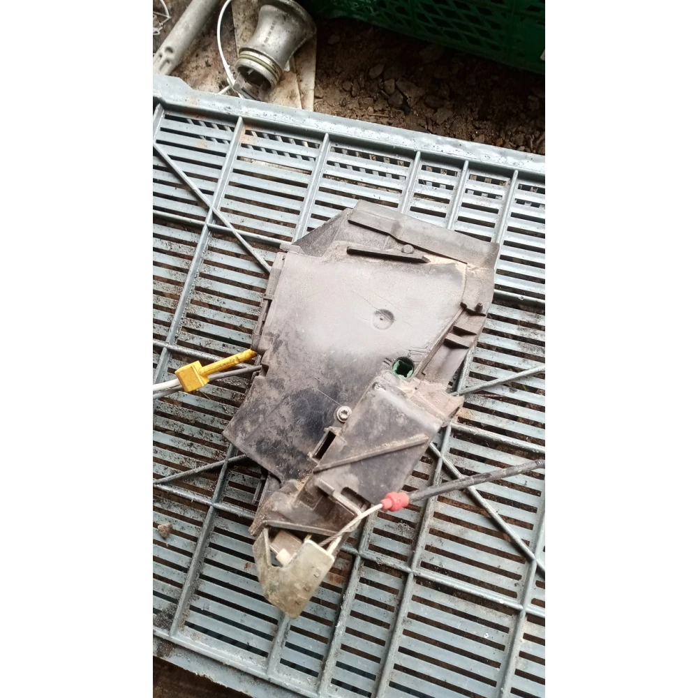 82350959 передний левий замок двери Bmw E39