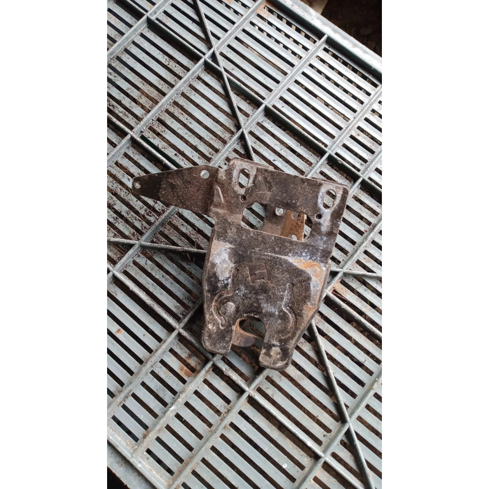 8168892 замок багажника Bmw E 39  универсал