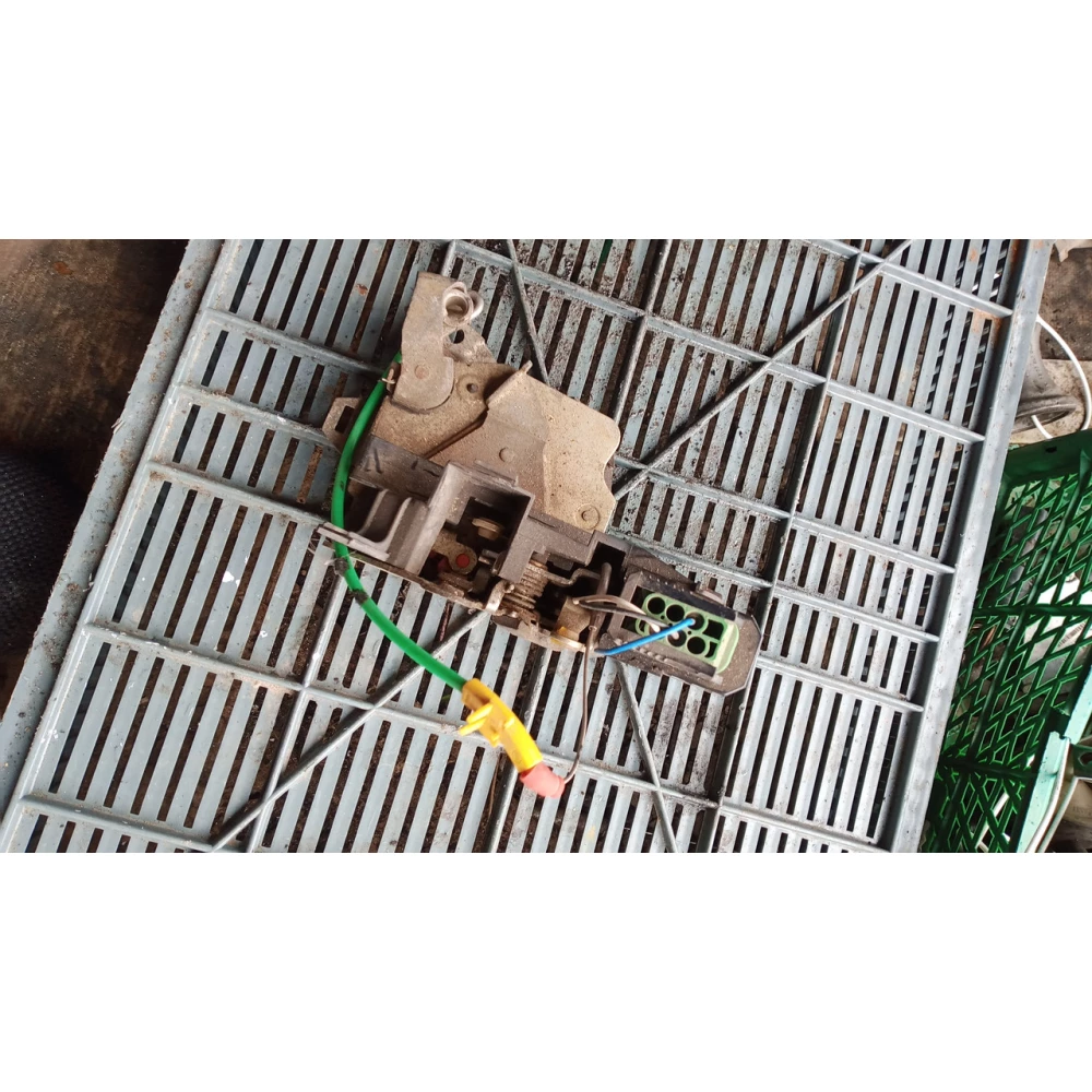 8352135 передний левий замок двери Bmw E39