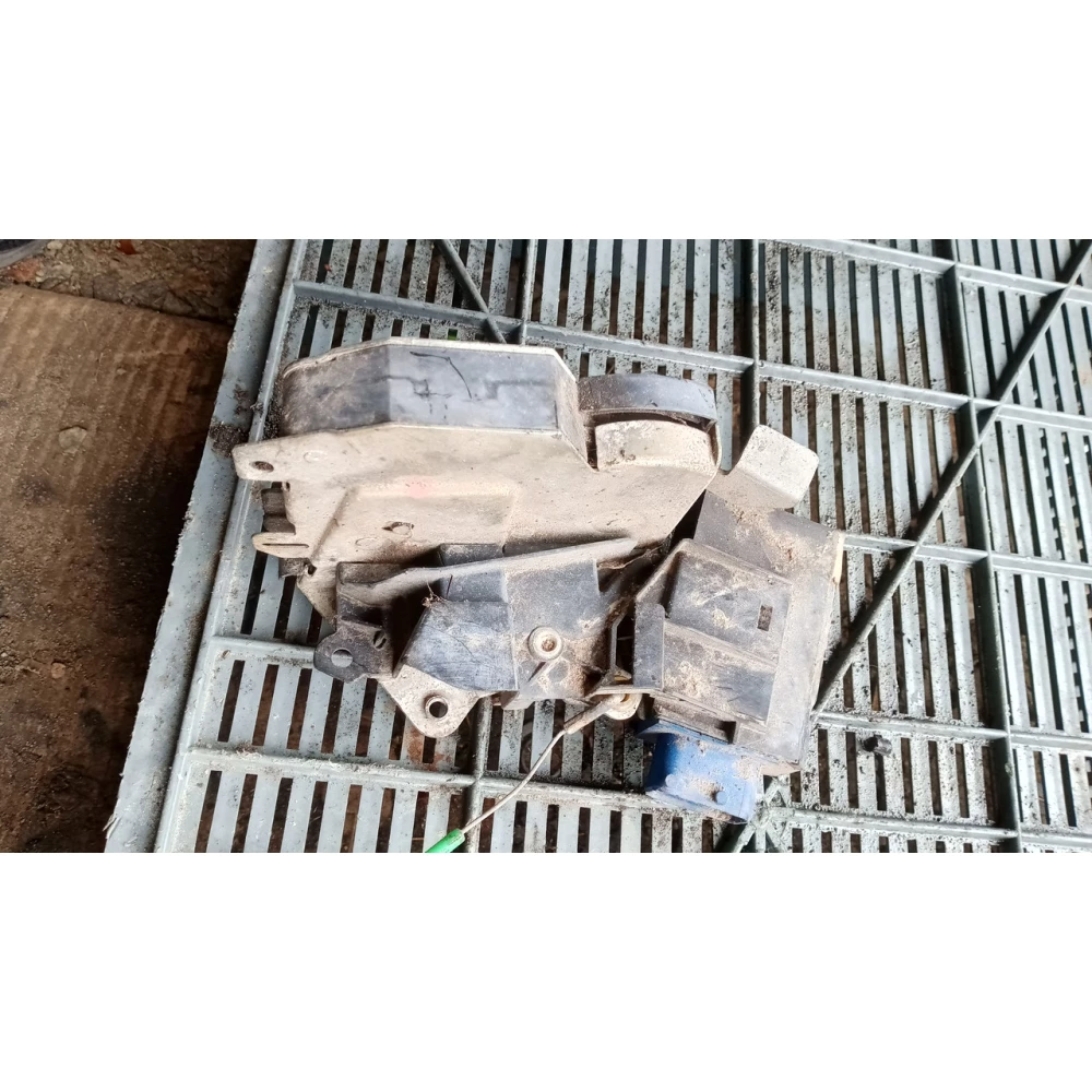 67111387607 замок задней правий двери Bmw E36