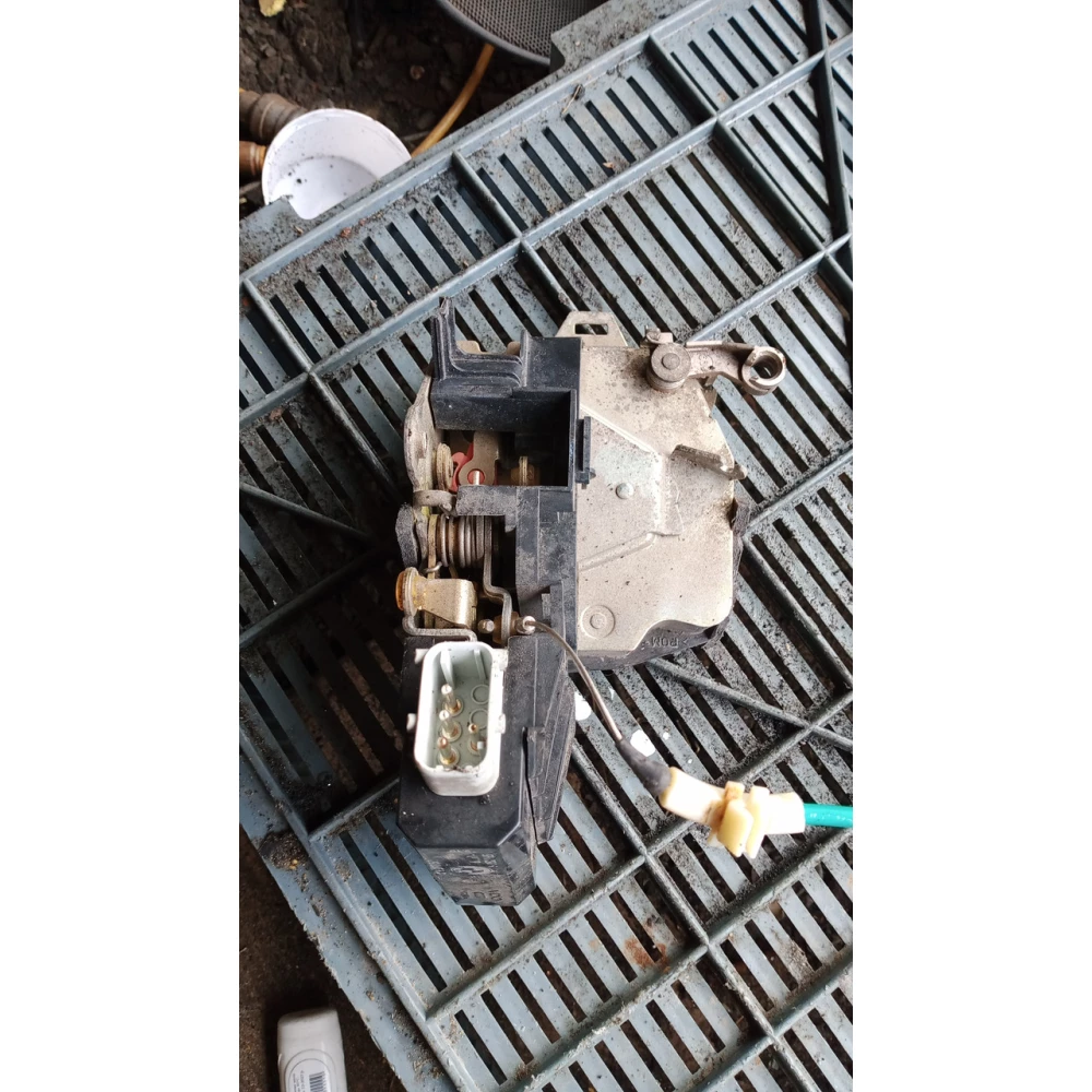 8352165 задний левий замок двери Bmw E39