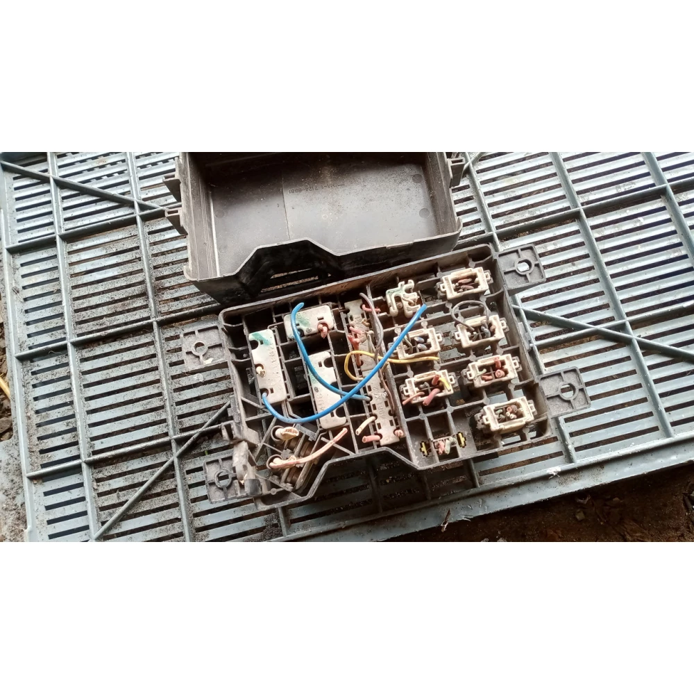 Ma171246881 блок предохранителей Mitsubishi Pajero