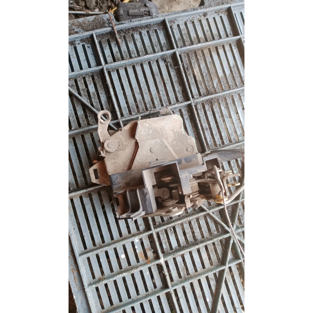 8166245 замок задней правой двери Bmw E39