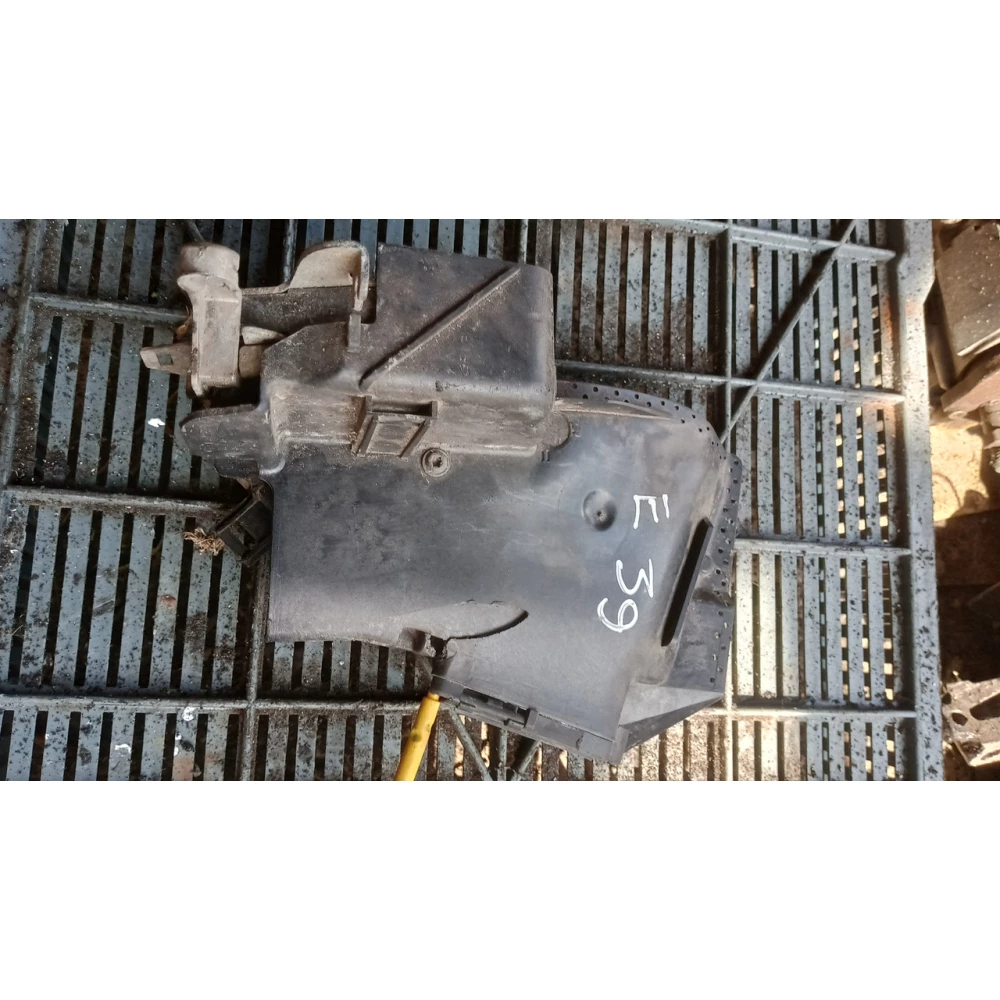 8352165 правий замок двери Bmw E39