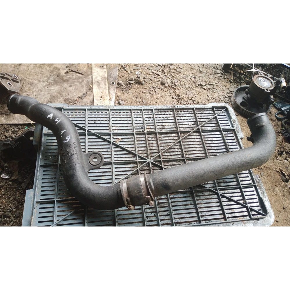 8D0145840A патрубок интеркулера Audi A4 B5 1.9