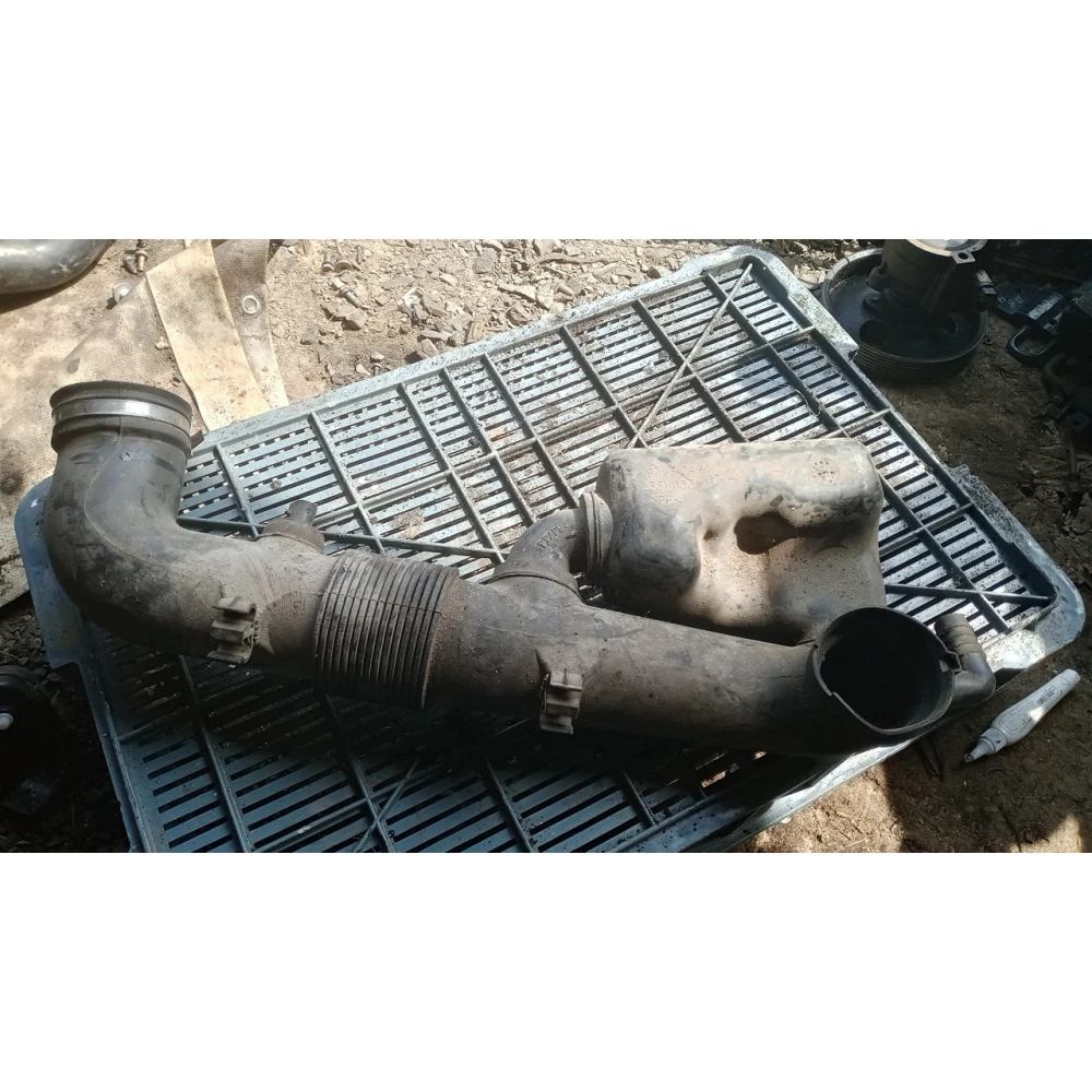 9157245 воздушний патрубок Opel Vectra B