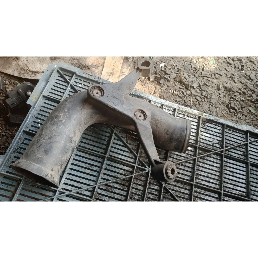 2246029 воздушний патрубок Bmw E39