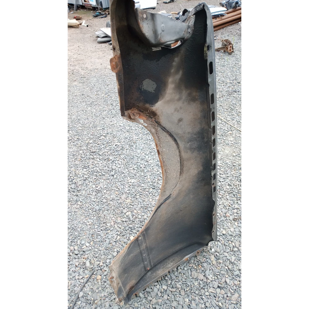 Переднее правое крило Mercedes Benz w 124