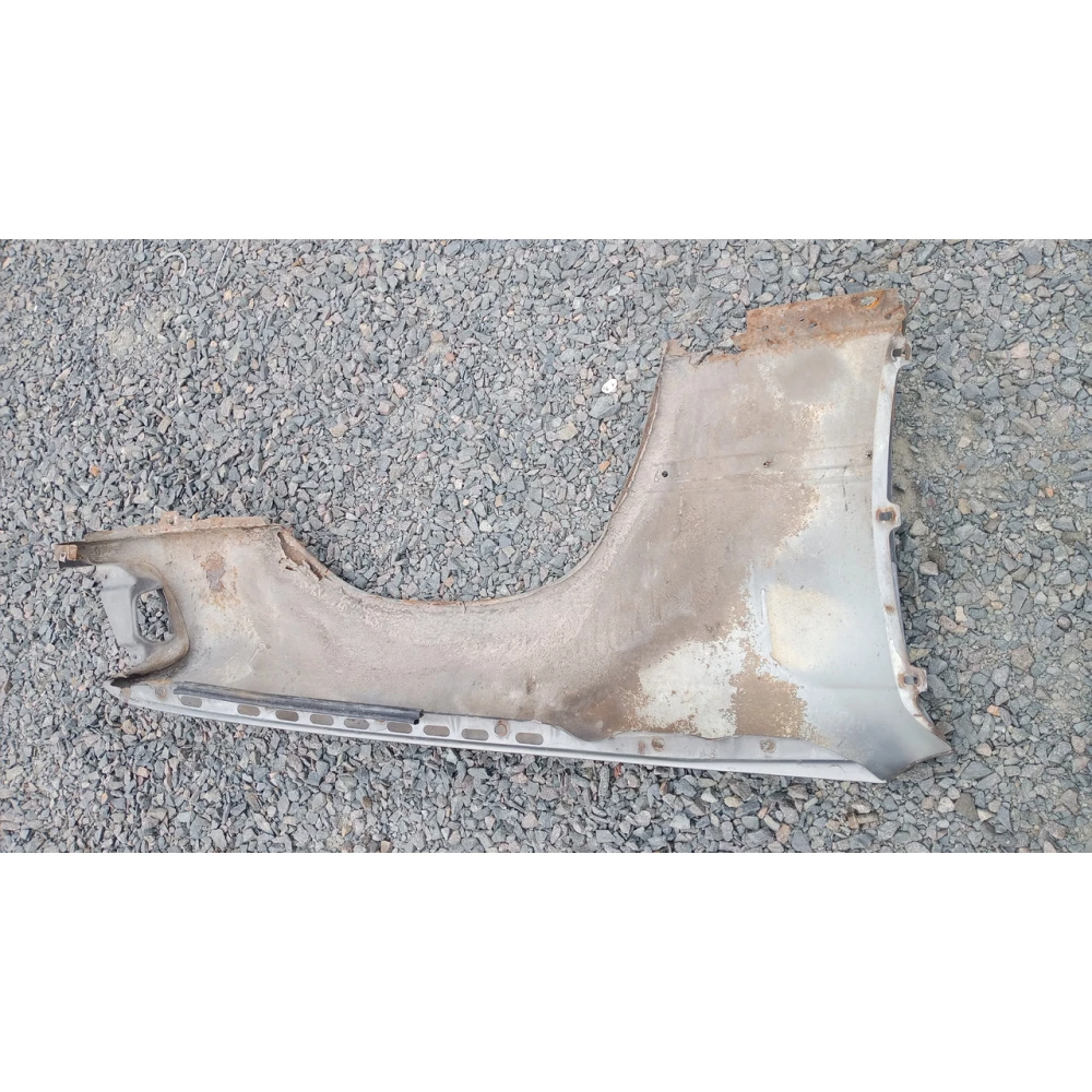 Левое крило Mercedes Benz w 124