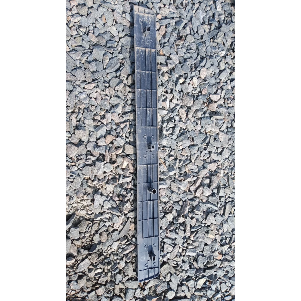 769B1bm700 передняя левая накладка порога Nissan Almera N16