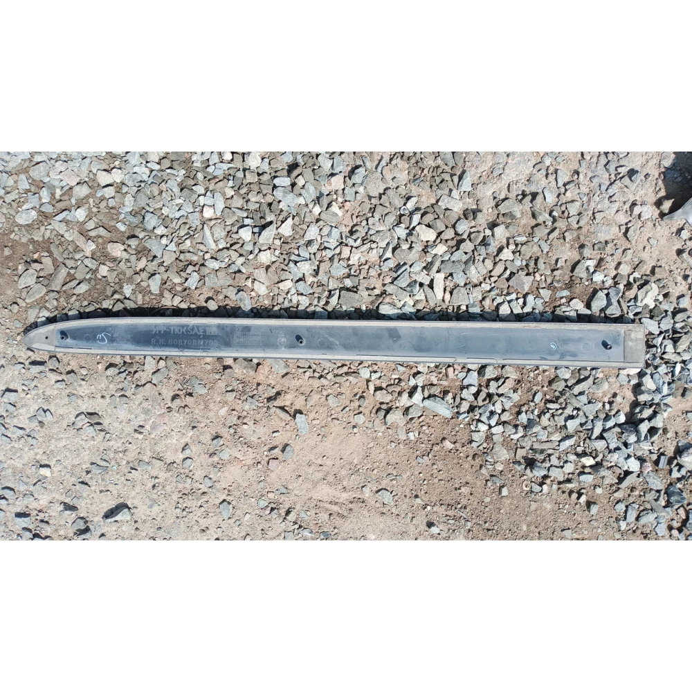 80870bm700 молдинг переднее правой двери Nissan Almera N16