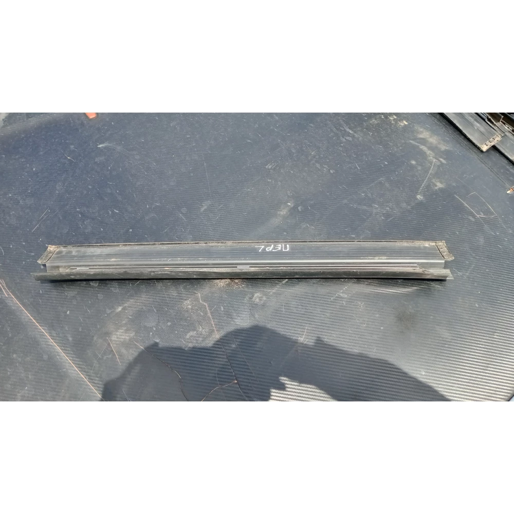 Передняя левая накладка порога Mercedes Benz w 124