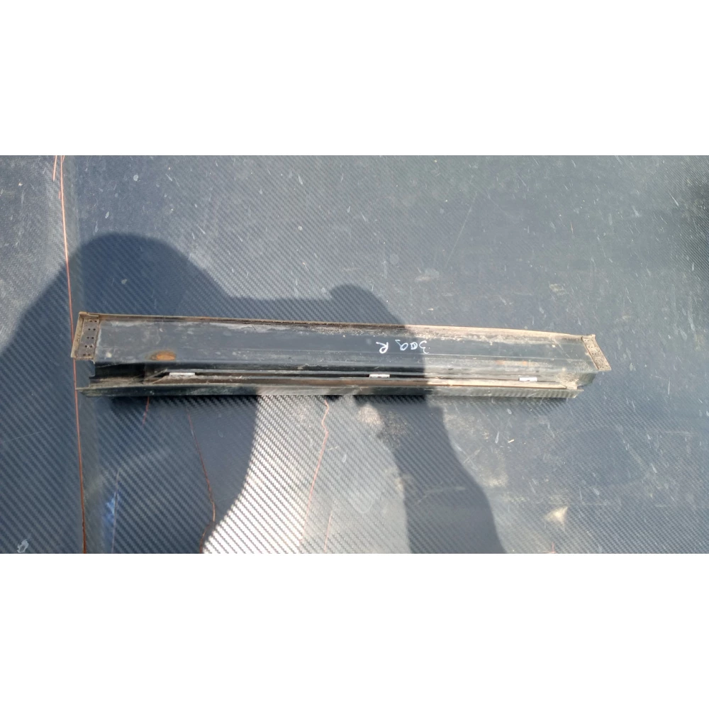 Задняя правая накладка порога Mercedes Benz w 124