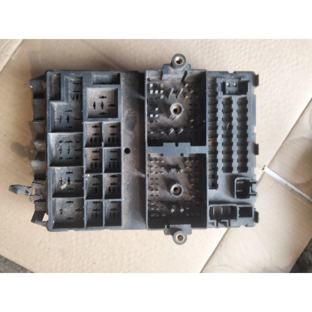 04831433AC коробка блок комфорта Jeep Grand Cherokee