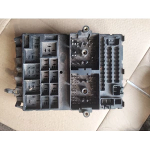 Изображение товара -  04831433AC коробка блок комфорта Jeep Grand Cherokee