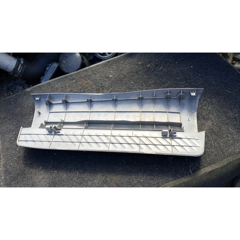 GJ6A68740 задняя правая накладка порога Mazda 6