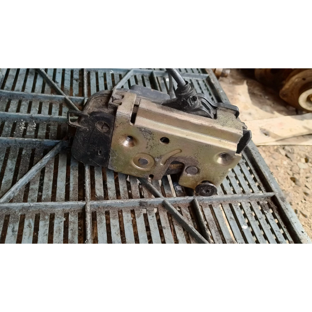 820028463 замок задней правой двери Renault Scenic