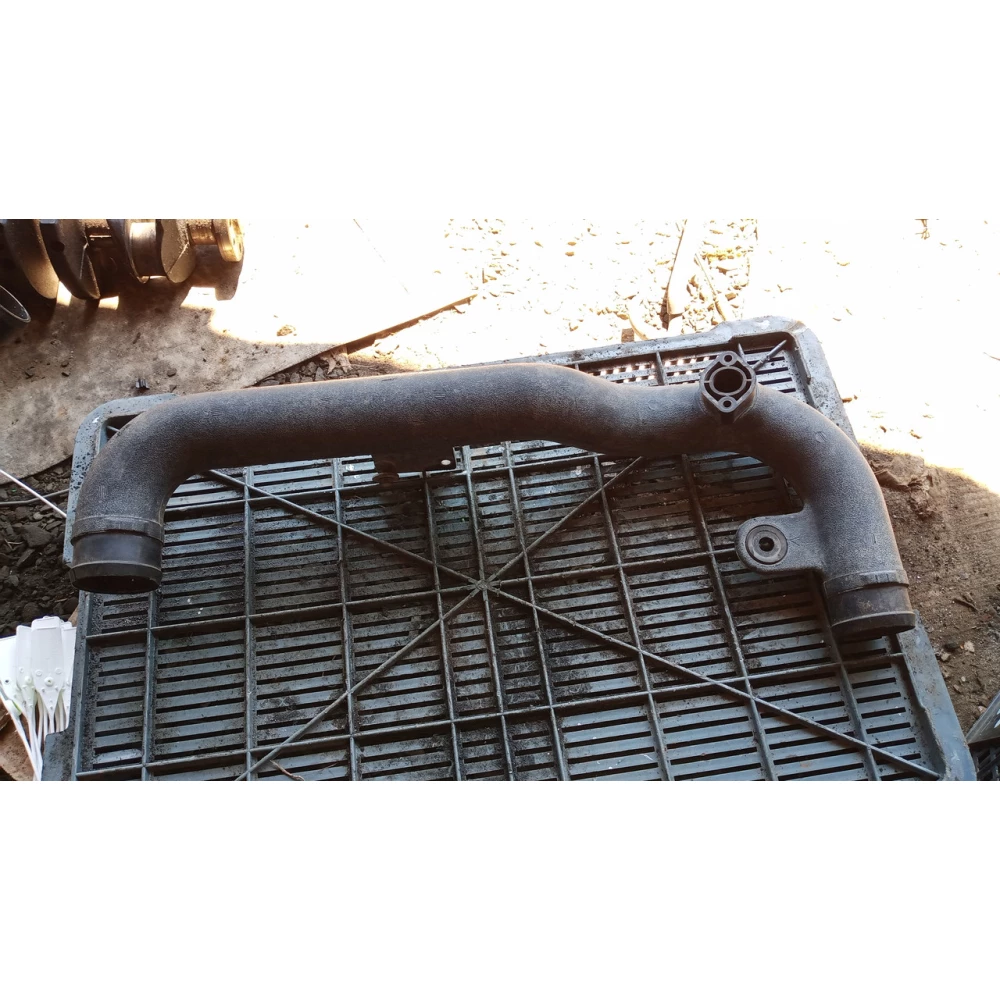 8d0145840m патрубок интеркулера Audi A6C5 
1.9