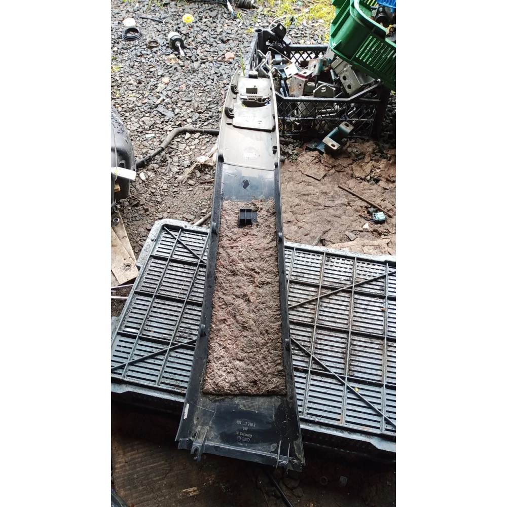 893867240b правая накладка стойки Audi 80B4