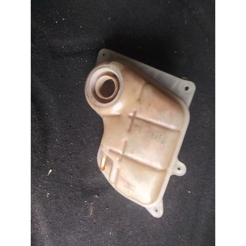 8D0121403D расширительный бачок системы охлаждения Audi A4 B5 Passat B5