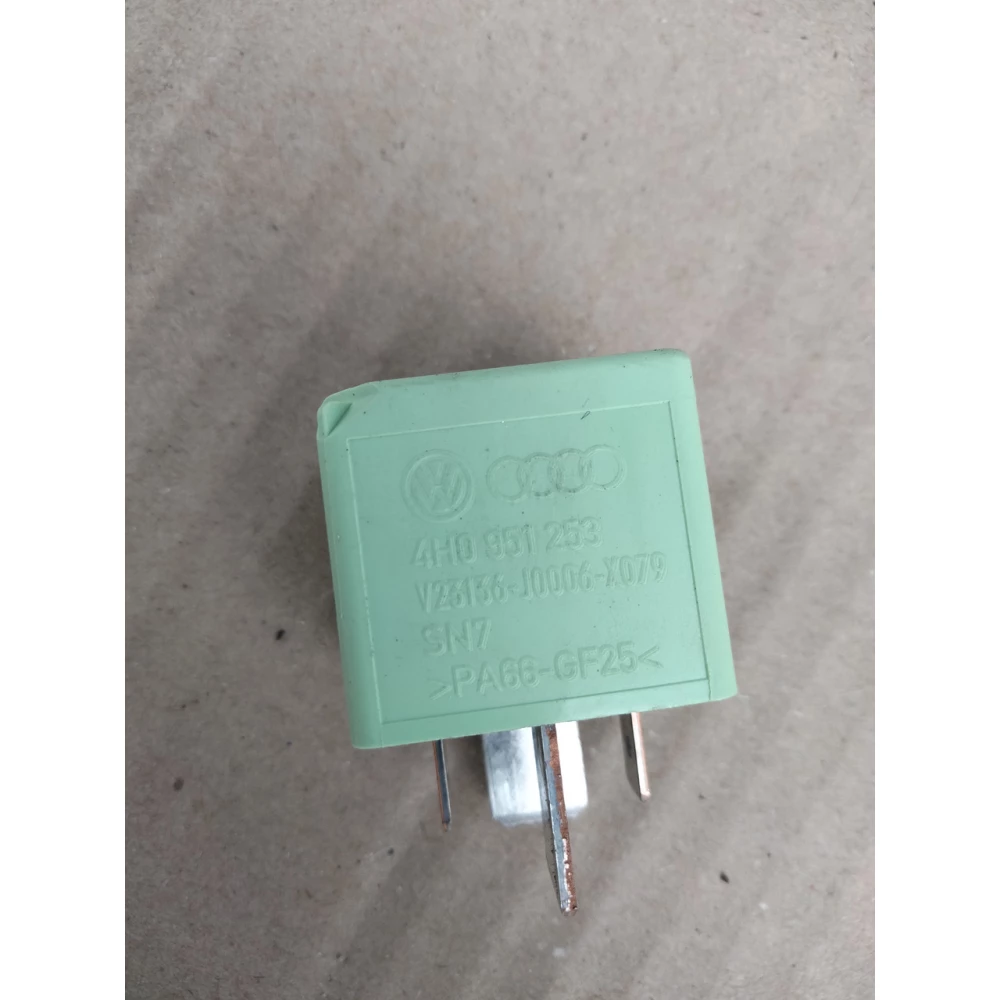 4H0-951-253 Реле поворотов VW Passat b7 USA