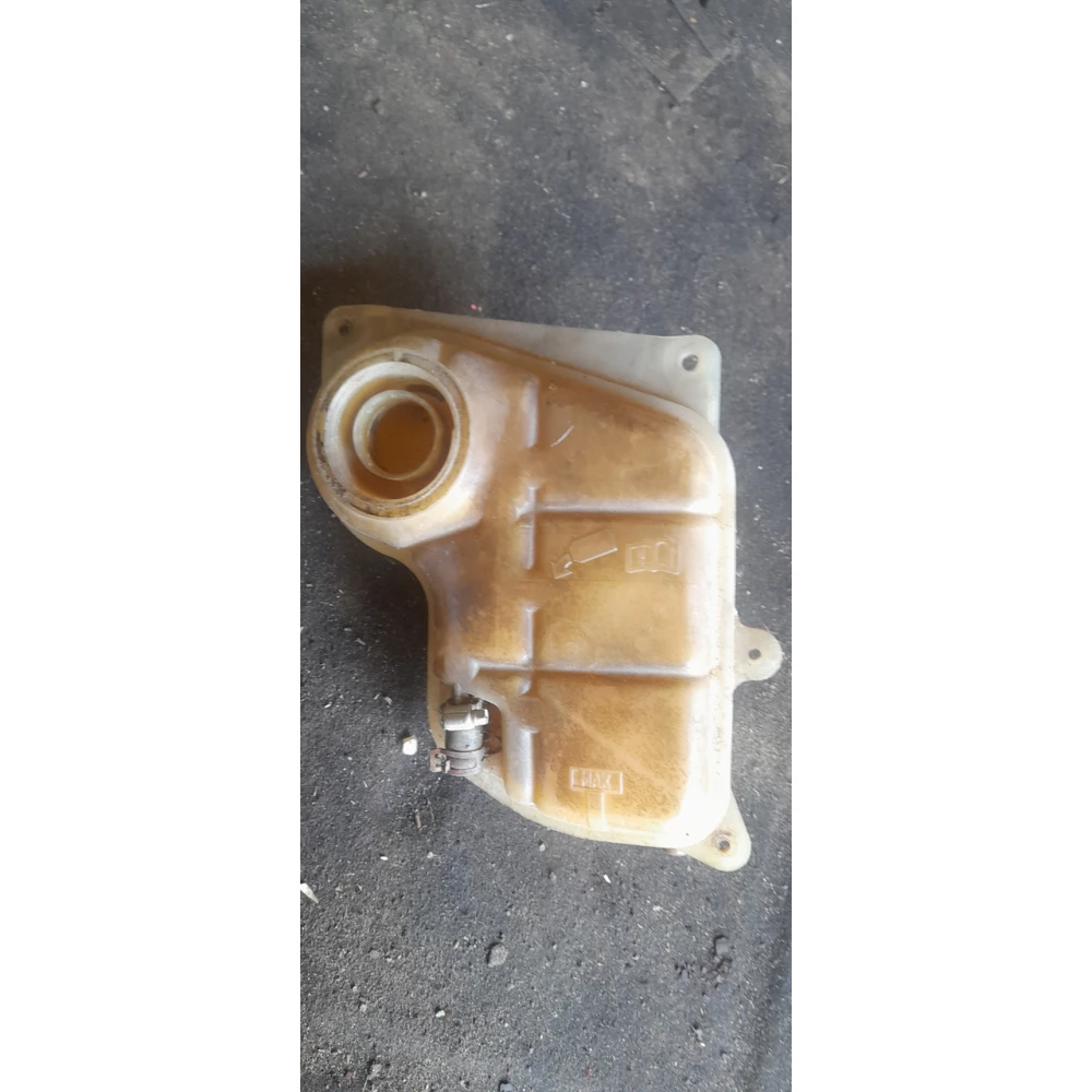 8D0121403F расшырительный бачок системы охлаждения Audi A4B5 Passat B5