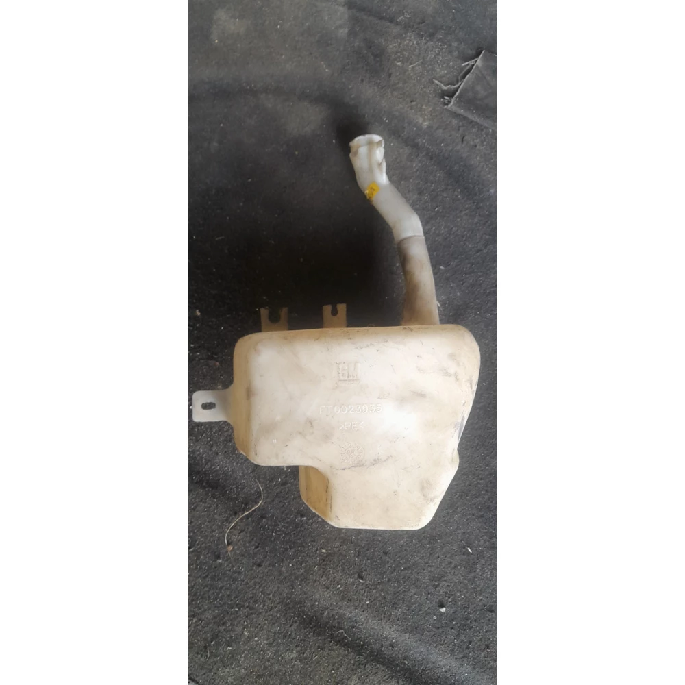 FT0023935 бачок омывателя лобового стекла  Opel Vectra B