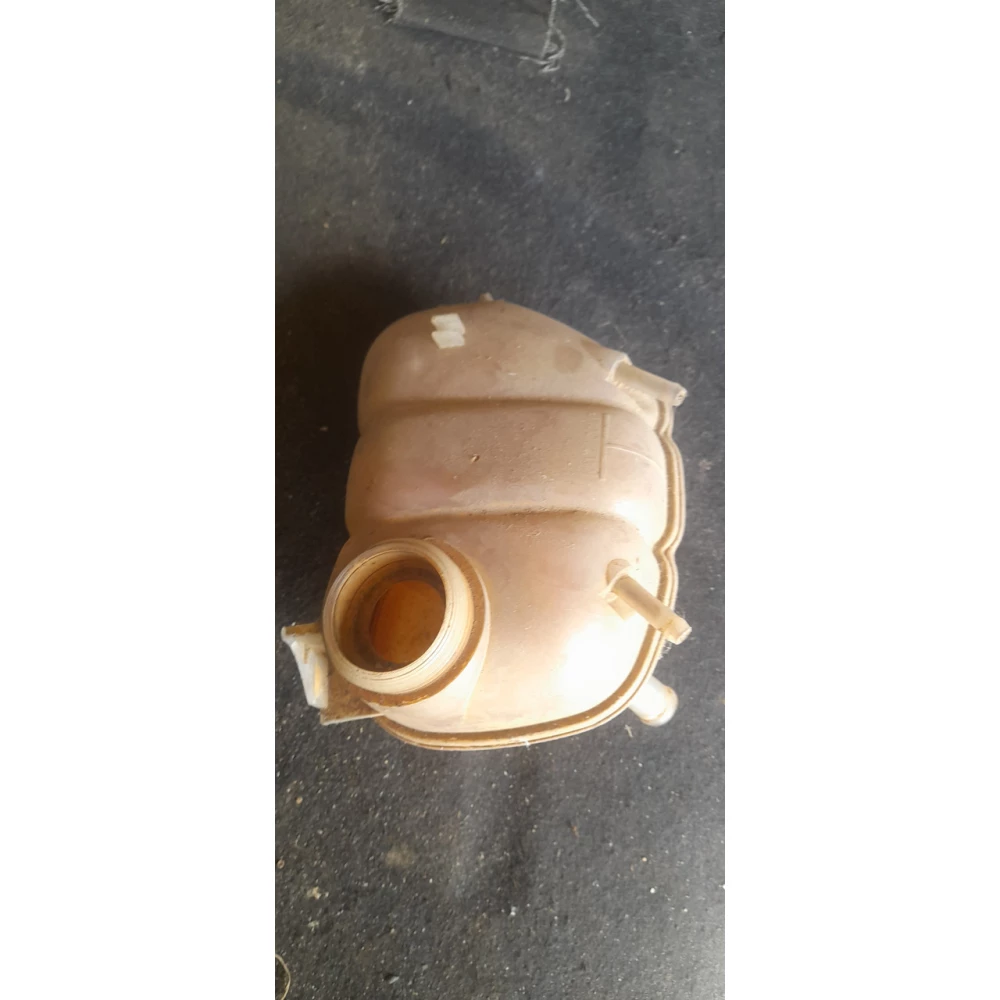 90499809 расшырительный бачок системы охлаждения Opel Vectra B