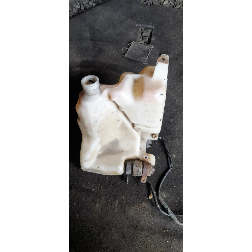 060351673 бачок омывателя лобового стекла  Mitsubishi Galant