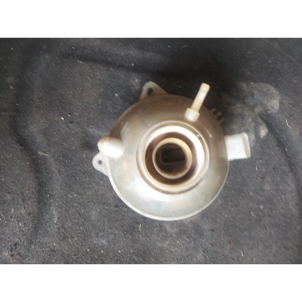 1J0121403B расширительный бачок системы охлаждения  Volkswagen Golf 4,Bora Skoda Octavia tour