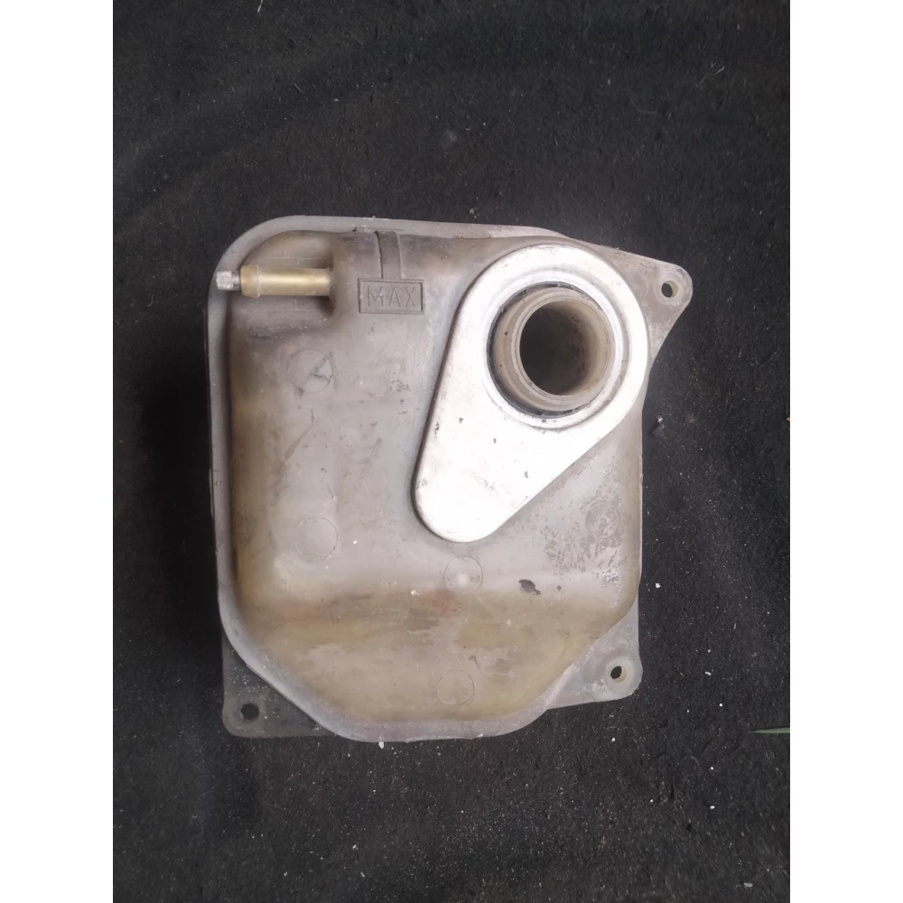 4A0121403 расширительный бачок системы охлаждения Audi 100C4 A6C4